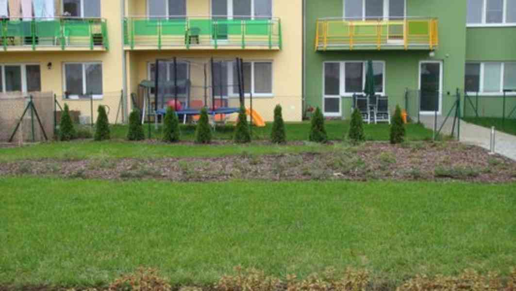 Byt 3+kk, 74 m2; Rajhrad, předzahrádka, garážové stání - foto 2
