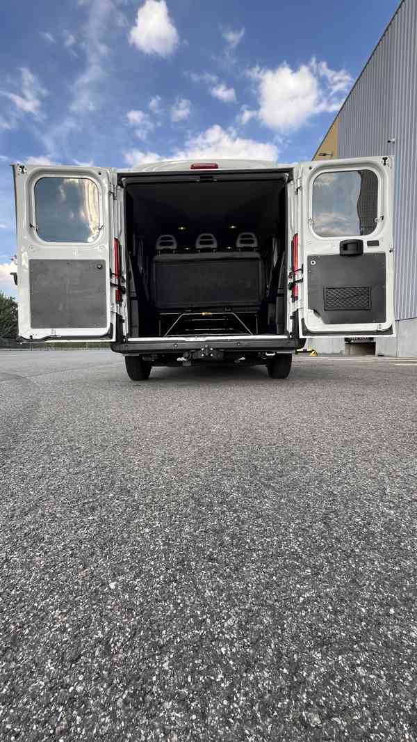 Pronájem Mikrobusu 8+1 Peugeot Boxer s neomezenými km - foto 3