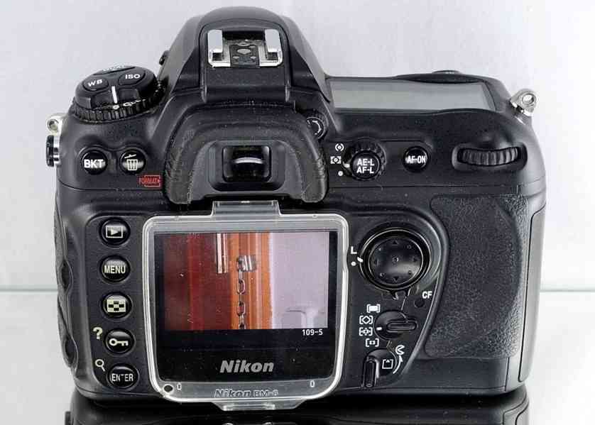 Nikon D200 *10.2 Mpix *Poloprof. DSLR*18 000 Exp. - foto 7