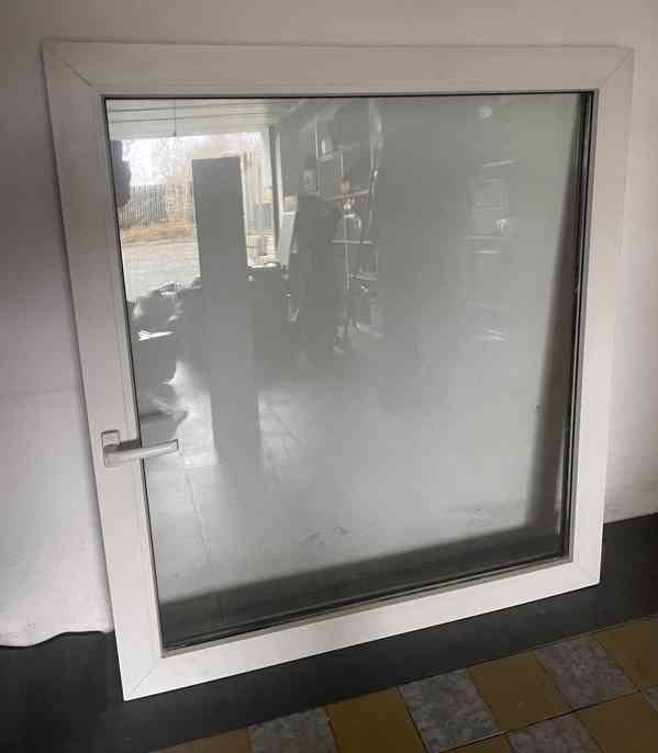 Prodam okno 118x147 cm, trojsklo s venkovni roletou - foto 5