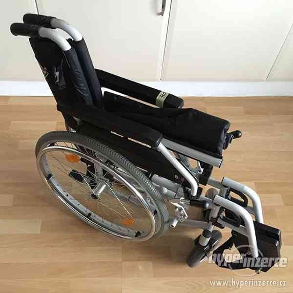 Invalidní vozík mechanický skládací - foto 2