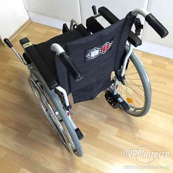 Invalidní vozík mechanický skládací - foto 3