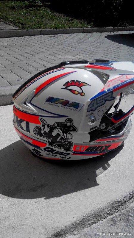 Podám originální motocrossovou helmu - foto 1