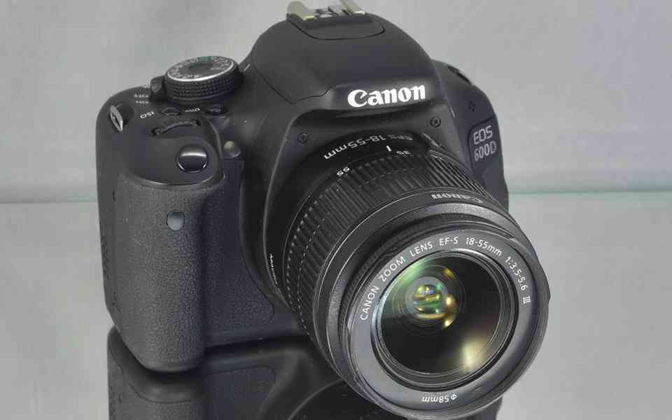 Canon EOS 600D + Objektiv  jen 2050 Exp. - foto 4