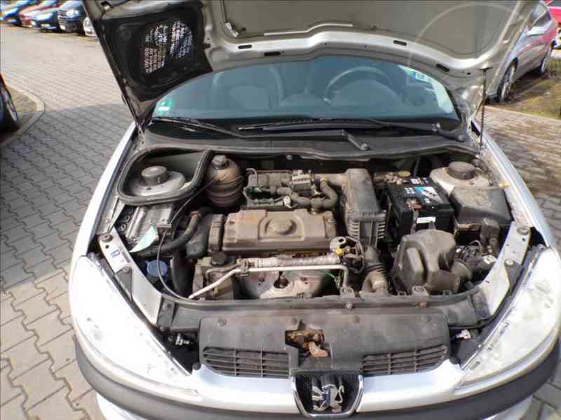 Peugeot 206 1,4 i 1.MAJITEL - foto 11