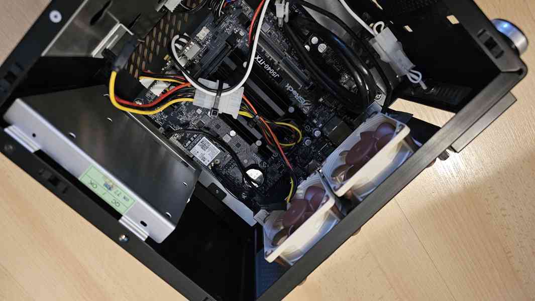 PC skříň Lian-Li PC-Q21 microITX černá 50% sleva - foto 11