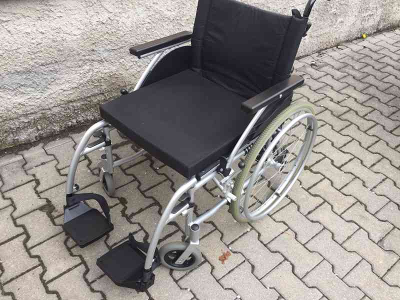 Invalidní vozík mechanický odlehčený - foto 2