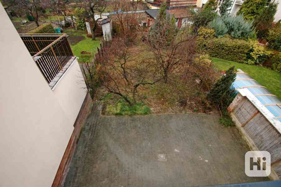 Brno Černovice, rodinný dům se třemi byty a se zahradou - foto 9