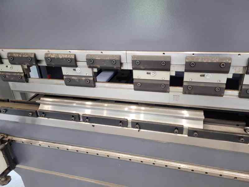 CNC hydraulický ohraňovací lis BAYKAL APHS 31120 - foto 5