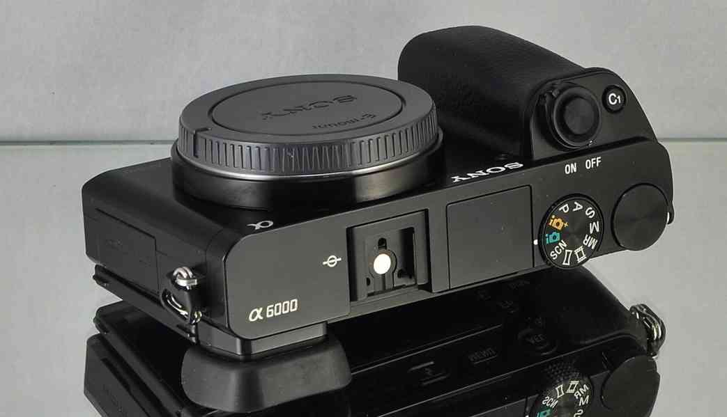 Sony A6000 **24 Mpx Full HDV*Wi-Fi a NFC*4900 Exp. - foto 6