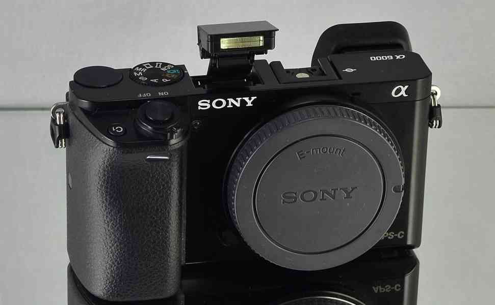 Sony A6000 **24 Mpx Full HDV*Wi-Fi a NFC*4900 Exp. - foto 4
