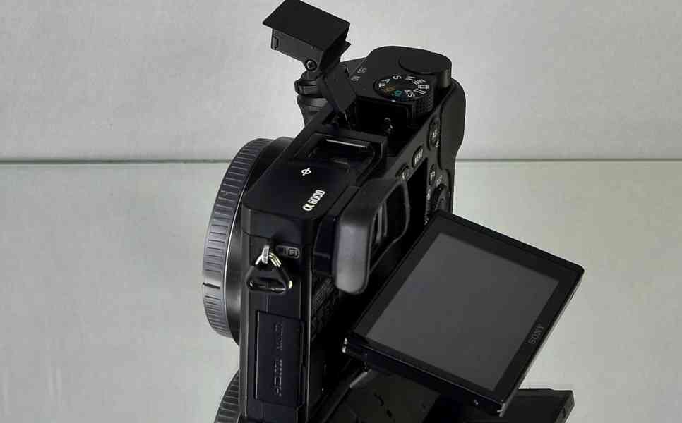 Sony A6000 **24 Mpx Full HDV*Wi-Fi a NFC*4900 Exp. - foto 5