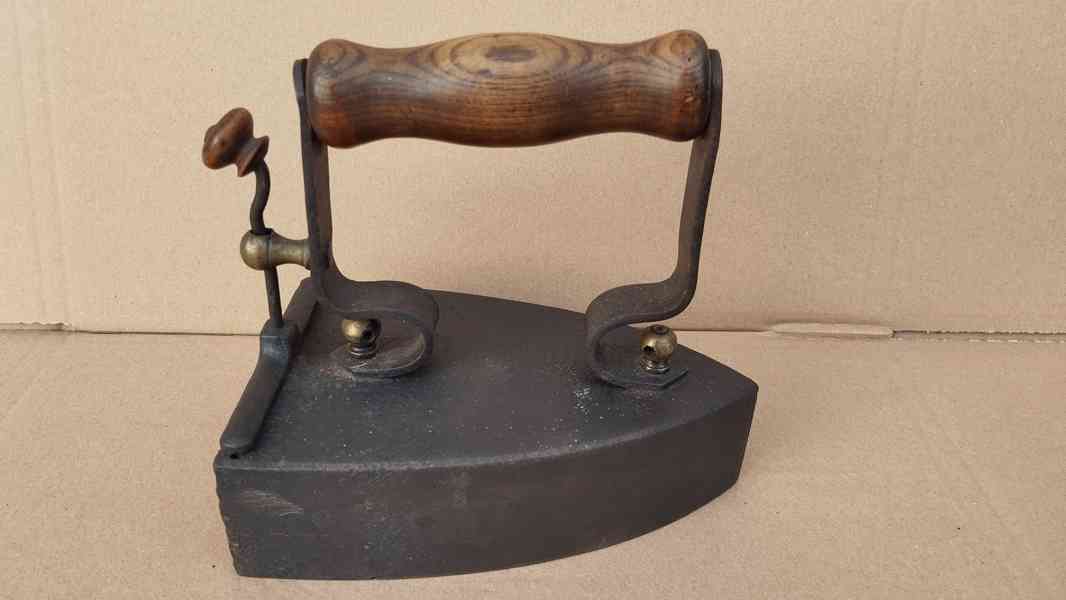 Stará větší žehlička patent W.LUNDH No 5 nahřivacím tělískem - foto 10