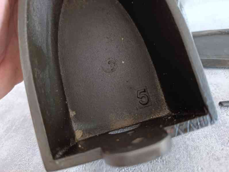 Stará velká orig. atypická žehlička s komínem DO SBÍRKY - foto 12