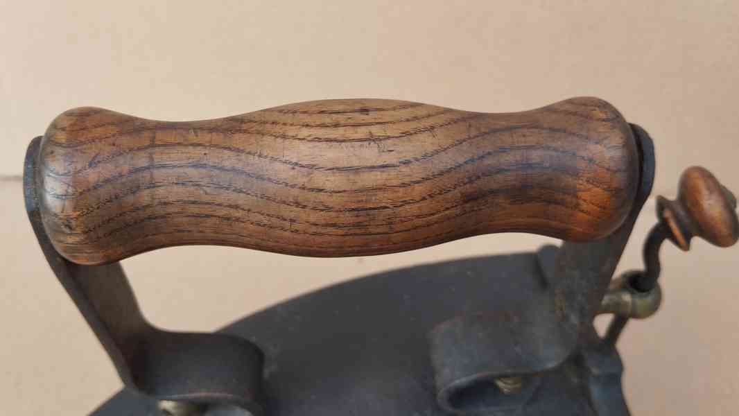 Stará větší žehlička patent W.LUNDH No 5 nahřivacím tělískem - foto 18