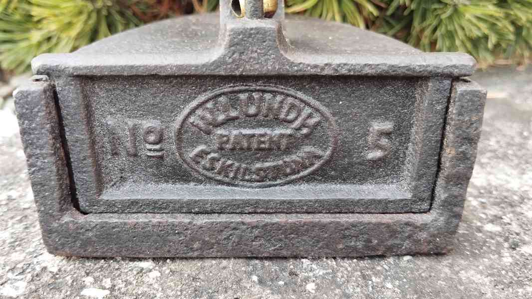 Stará větší žehlička patent W.LUNDH No 5 nahřivacím tělískem - foto 6