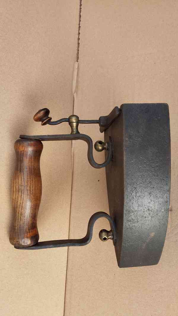 Stará větší žehlička patent W.LUNDH No 5 nahřivacím tělískem - foto 19