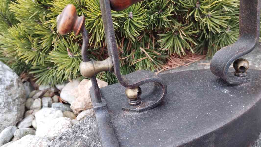 Stará větší žehlička patent W.LUNDH No 5 nahřivacím tělískem - foto 8