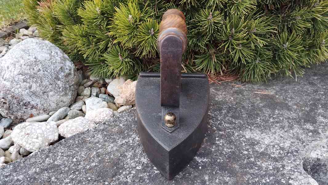 Stará větší žehlička patent W.LUNDH No 5 nahřivacím tělískem - foto 4