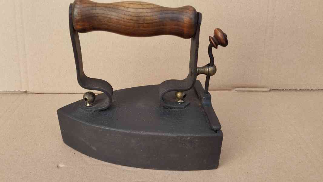 Stará větší žehlička patent W.LUNDH No 5 nahřivacím tělískem - foto 11