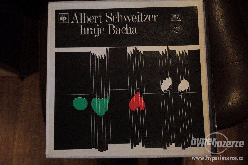 Albert Schweitzer hraje Bacha - foto 1