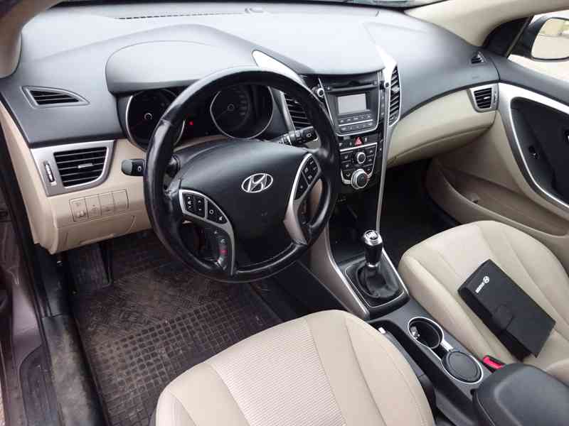 Hyundai i30 1.6i Combi r.v.2014 (88 kw) 1.MAJITEL - foto 5