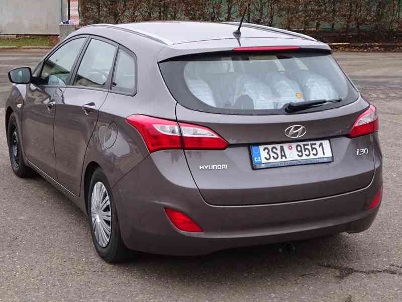 Hyundai i30 1.6i Combi r.v.2014 (88 kw) 1.MAJITEL - foto 4