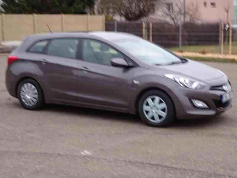 Hyundai i30 1.6i Combi r.v.2014 (88 kw) 1.MAJITEL - foto 2