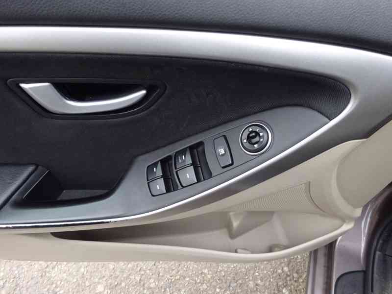 Hyundai i30 1.6i Combi r.v.2014 (88 kw) 1.MAJITEL - foto 6