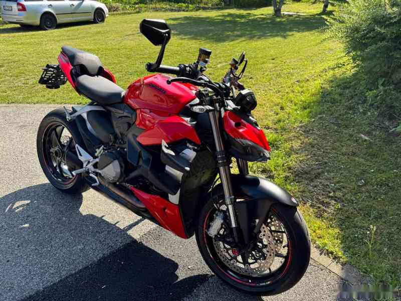 Ducati Streetfighter V2 - foto 2