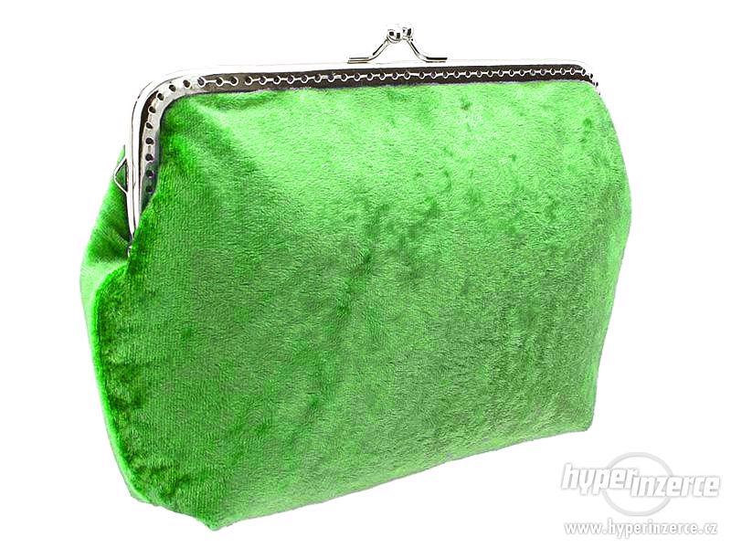 Sametová dámská společenská kabelka zelená - foto 1