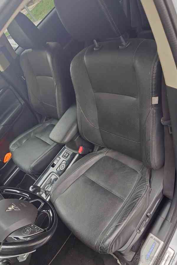 Mitsubishi Outlander 2,3   DI-D, 4x4, 2017, automat, pádl - foto 15
