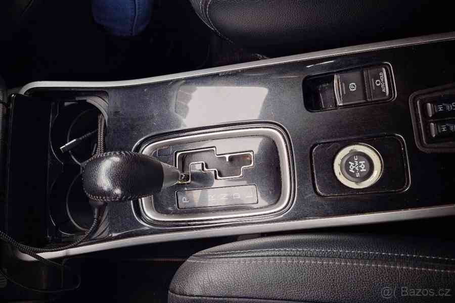 Mitsubishi Outlander 2,3   DI-D, 4x4, 2017, automat, pádl - foto 12