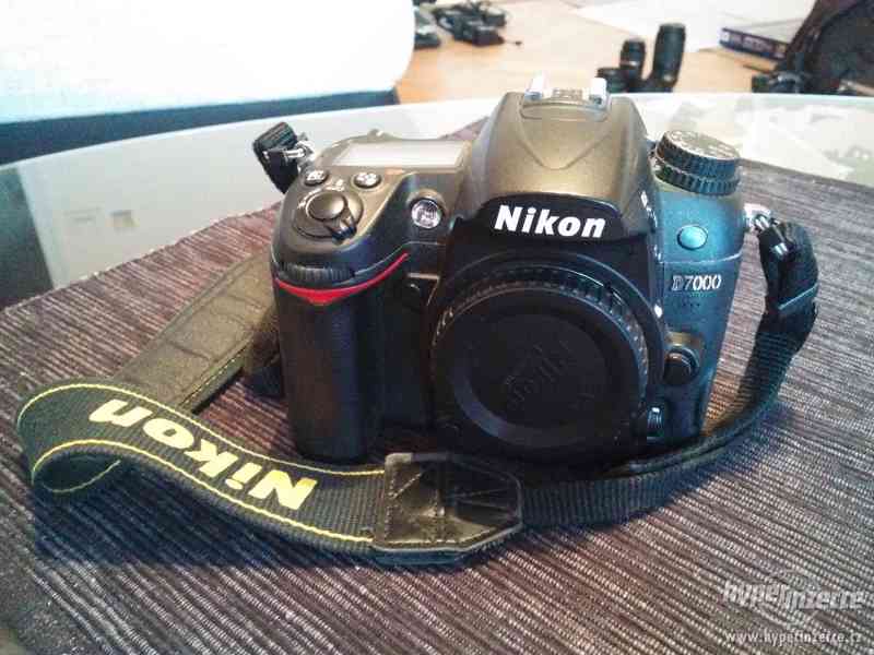 Nikon D7000 + objektivy + spousta příslušenství - foto 1
