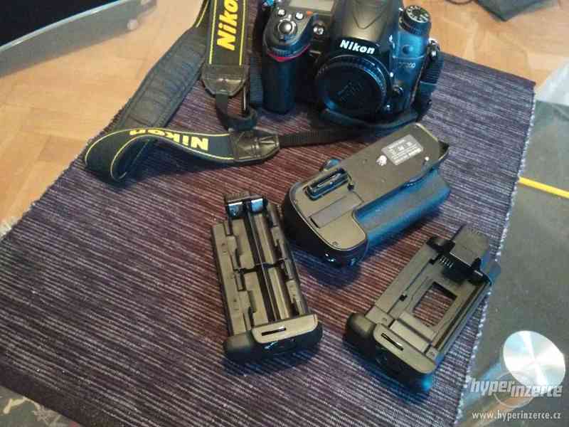 Nikon D7000 + objektivy + spousta příslušenství - foto 2