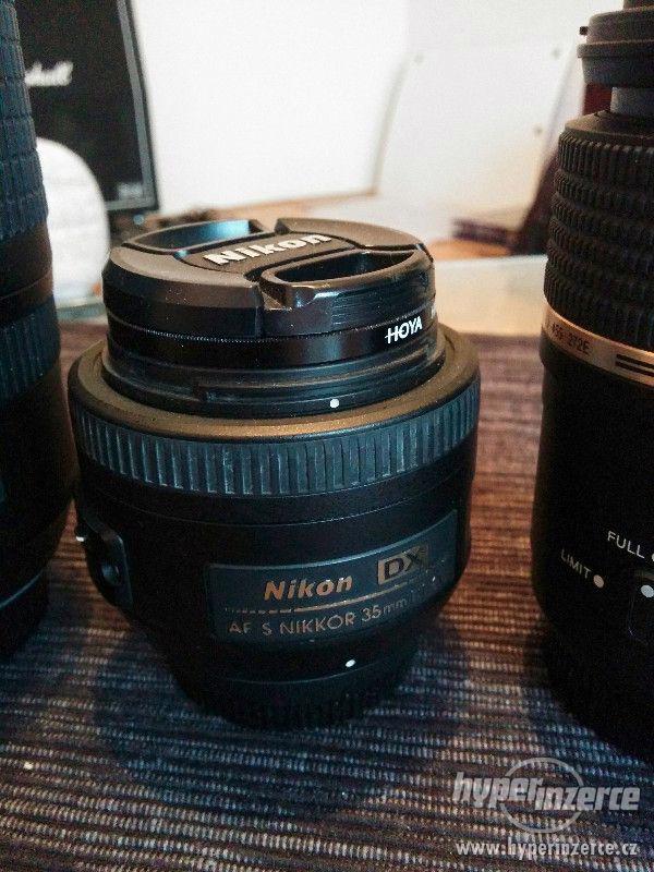 Nikon D7000 + objektivy + spousta příslušenství - foto 6