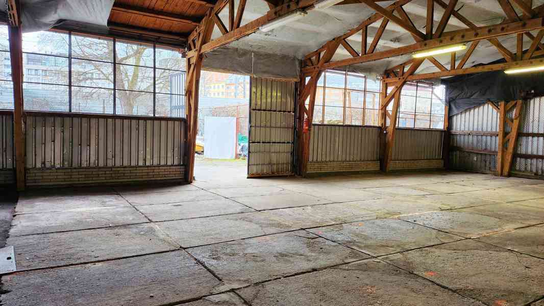Nájem přízemního skladu, dílny 194 m2, Praha 10 Vršovice - foto 1