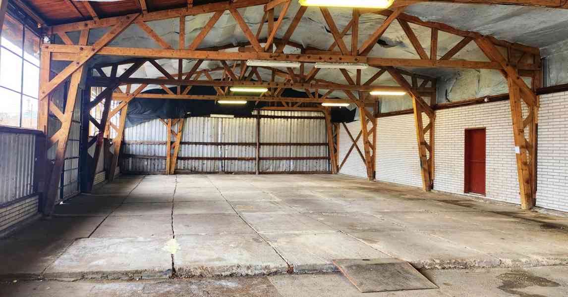 Nájem přízemního skladu, dílny 194 m2, Praha 10 Vršovice - foto 2