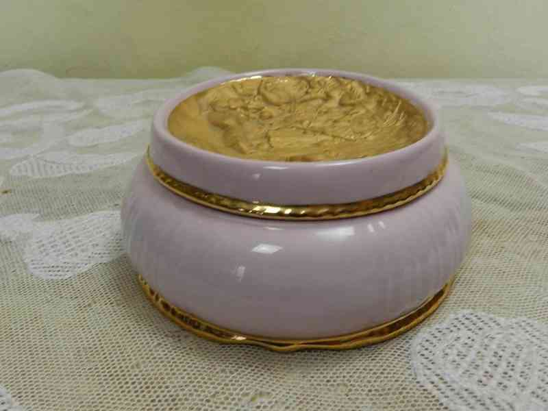 Krásná větší zlacená Dóza růžový porcelán Horní Slavkov - foto 2