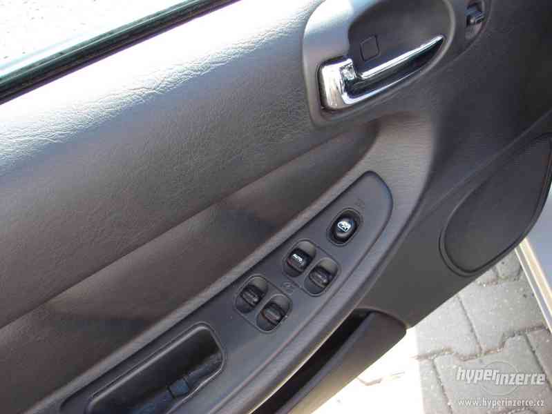 Chrysler Sebring 2.0i r.v.2003 - foto 6