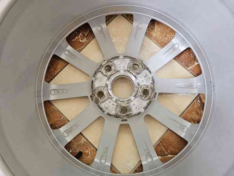 ALU DISKY VW DIJON / R17 / 5 x 112 / 7Jx17 / ET49 - foto 8