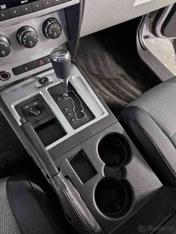 Dodge Nitro 2,8   L CRD - foto 11