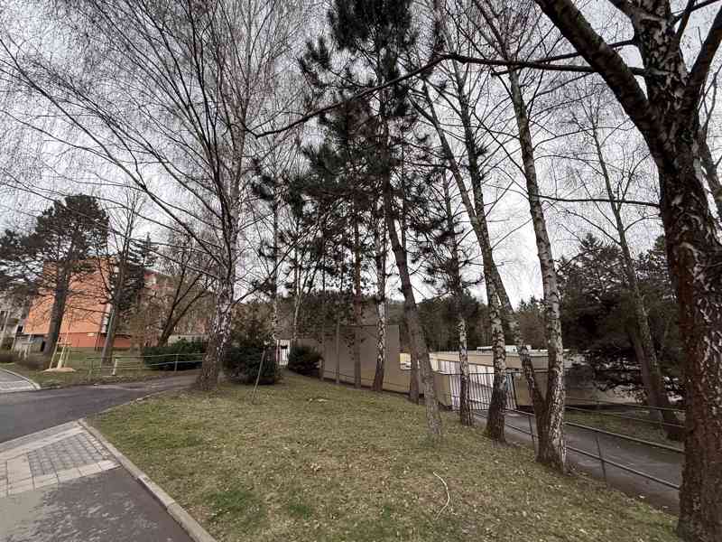 NABÍDKA PRONÁJMU GARÁŽE  V BRNĚ – KOMÍNĚ, NA ULICI ŘEZÁČOVA - foto 19