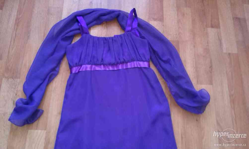 Společenské fialové šaty - foto 7