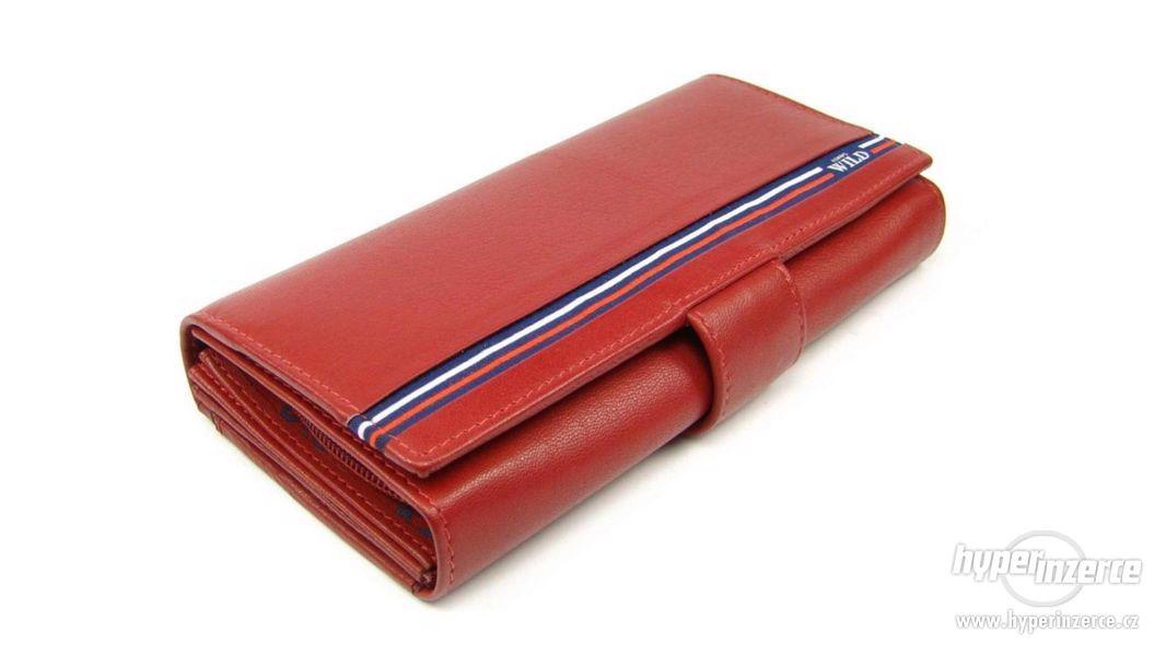 Červená dámská kožená peněženka s pruhem - foto 2