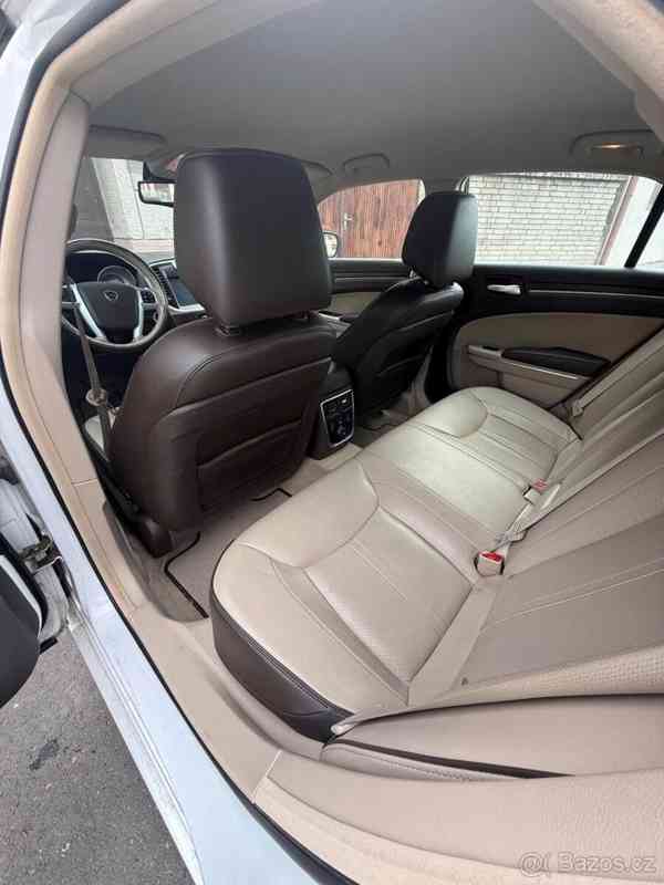Lancia Thema 3,0   V6 CRD, 176 kW, 2012 - foto 4