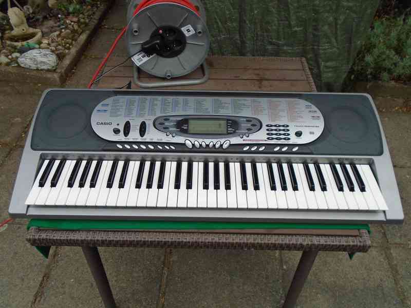 Elektrické klávesy Casio CTK 573 pěkné funkční 61 kláves
