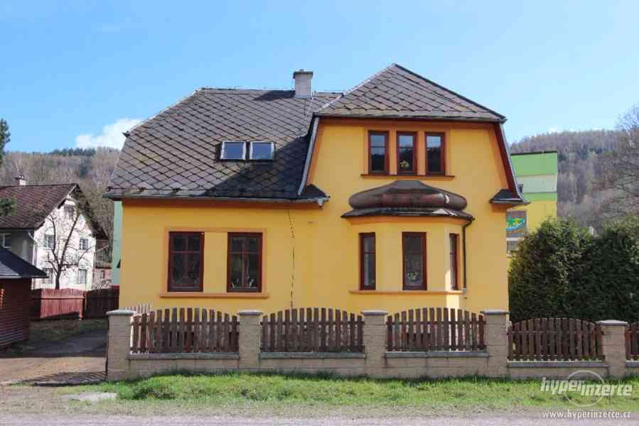 Prodej pěkného domu 6+1 v Petrově nad Desnou - foto 1