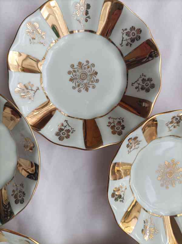 Porcelán Lesov - talířky  - foto 6