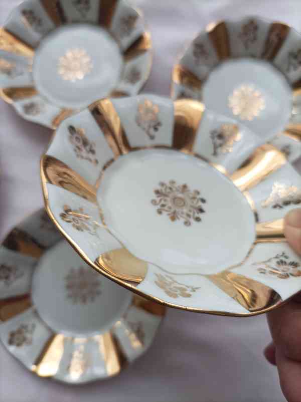 Porcelán Lesov - talířky  - foto 5